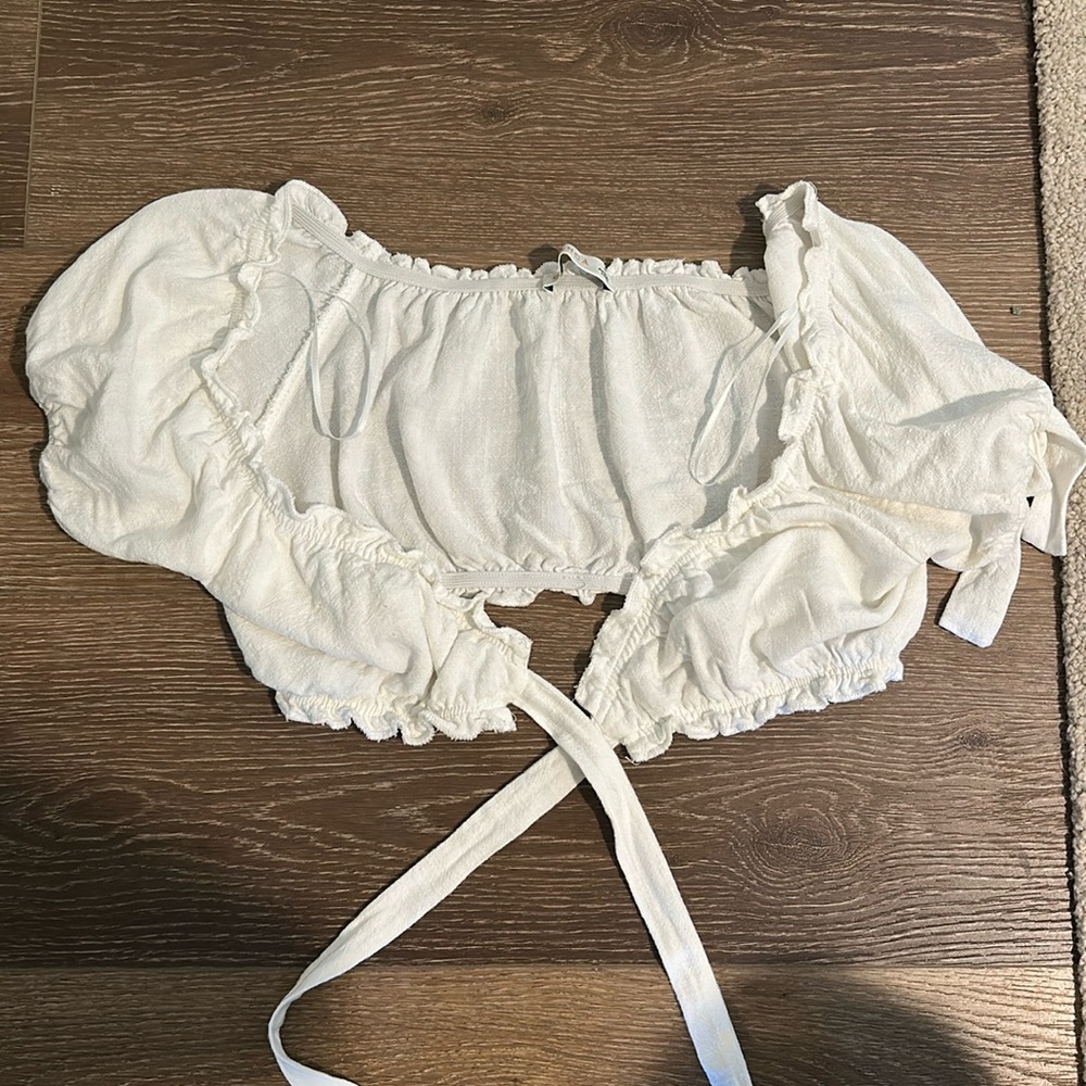 Bobbi Rocco front tie top. White size Medium.